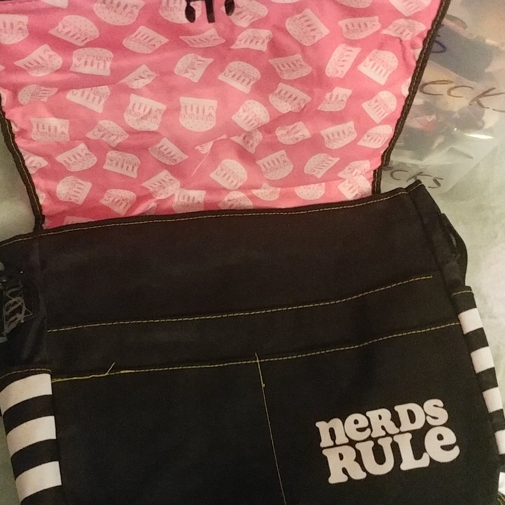 HOST PICK! 🎉🎊Harajuku Black & Gray Cute Women's Bag SzL - Picture 3 of 3